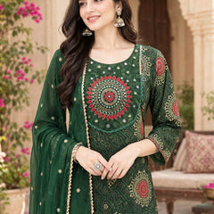 Women Floral Printed & Yoke Embroidered Anarkali Kurta Pant Set With Dupatta