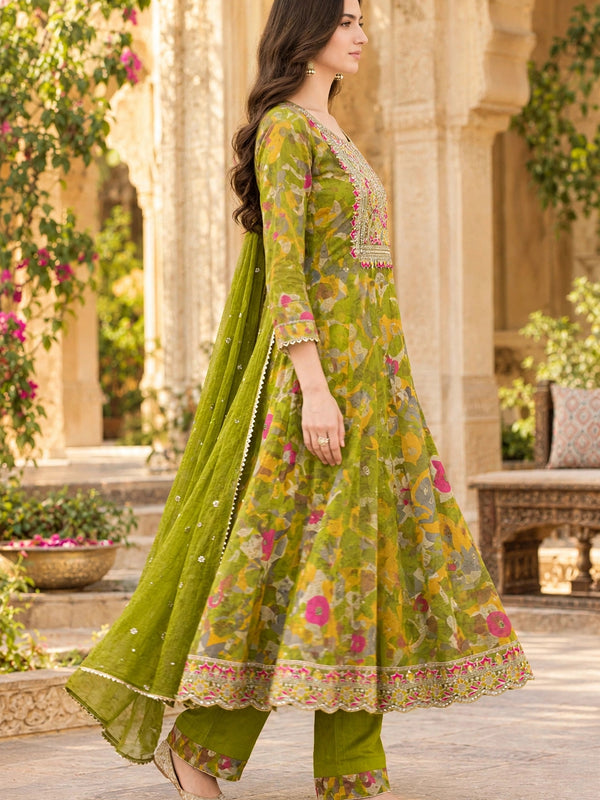 Women Floral Printed & Yoke Embroidered Anarkali Kurta Pant Set With Dupatta